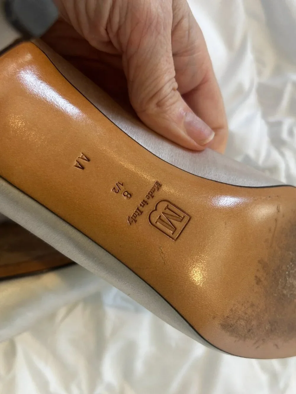 BRUNO MAGLI Authentic Vintage Ivory Satin Women's Pumps Size 8.5 AA EXTRA SLIM